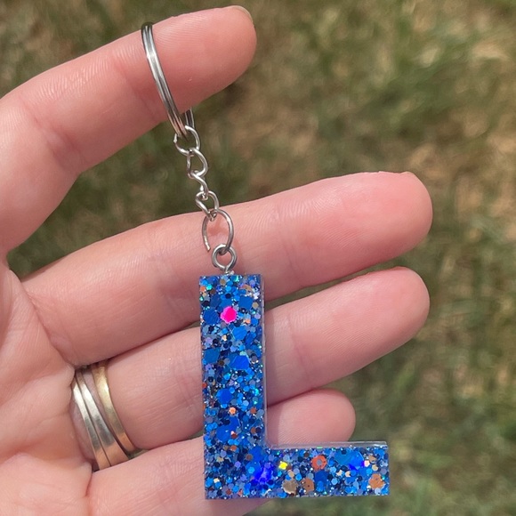 Blue Letter L Initial Keychain Handmade With Resin - Picture 4 of 4